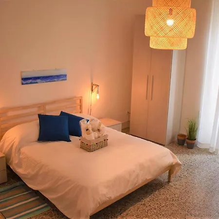 Bed and Breakfast Living Simply 2*