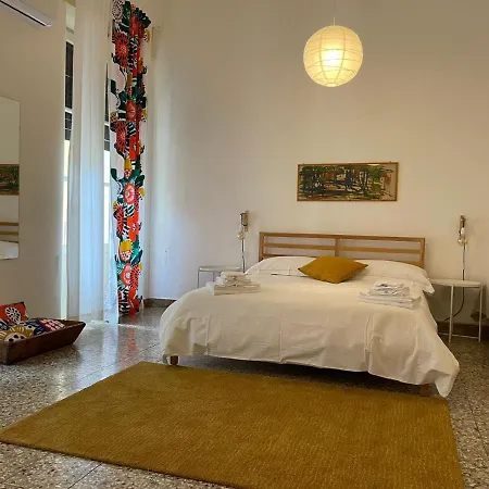 Bed and Breakfast Living Simply 2*